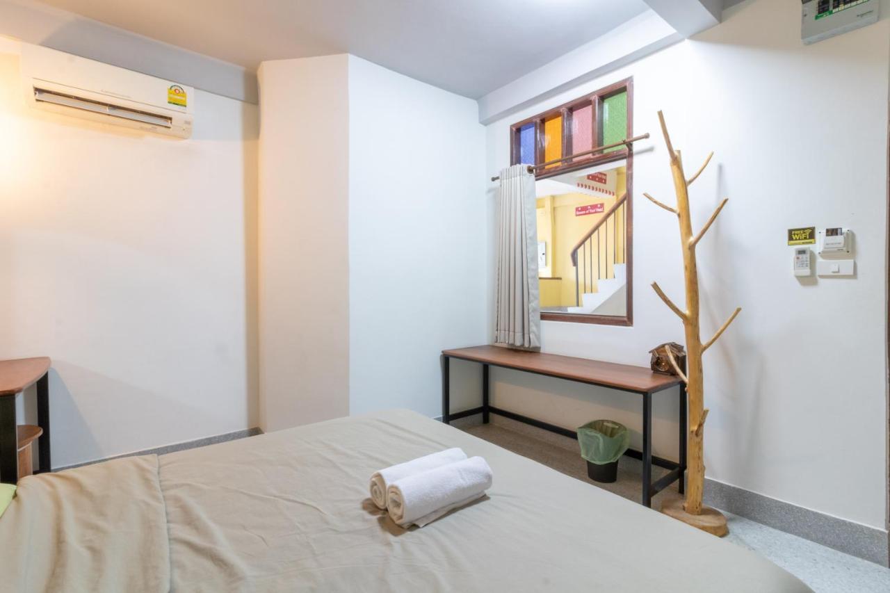 Banthat Thong Hostel Bangkok Kültér fotó